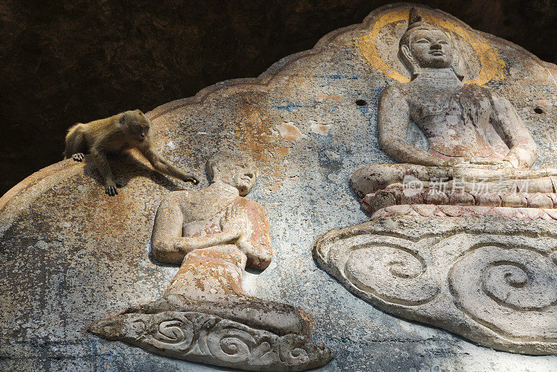 古代的瓦苏万库哈寺(Phang Nga)